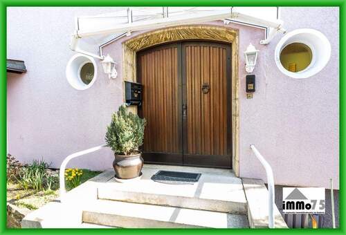 mondäner Eingansbereich - vom Gotteshaus zum Wohntraum - außergewöhnliche Immobilie mit himmlischem Potenzial