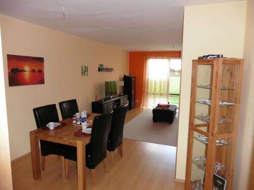 Wohn-/Esszimmer - 