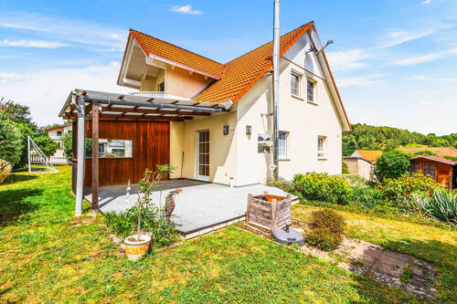 1 - Ländliche Idylle trifft Wohnkomfort - Familienfreundliches EFH mit Loggia, Balkon & schönem Garten