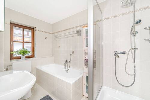 Badezimmer 1. OG - 