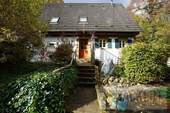 Ansicht - Landleben pur! Uriges Wohnhaus mit Scheune und viel Charakter