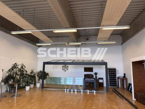 gute Raumhöhe - Büro zur Miete in Mainhardt