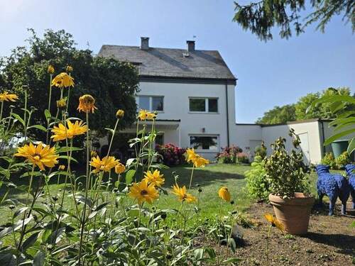 Rückansicht mit Garten 1 - 6 Zimmer Einfamilienhaus in Bitburg