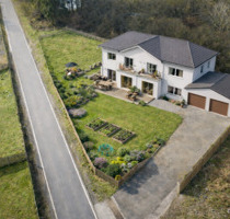 Natur vor der Tür, Zukunft im Blick - modernes Doppelhaus projektiert - Leuterod