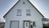 Giebelseite mit Eingang - Einfamilienhaus mit 134,00 m&sup2; in Olpe zum Kaufen