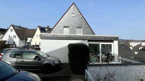 Giebelseite mit Anbau - 