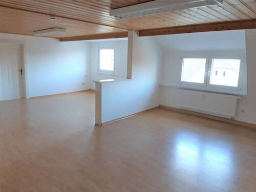 Wohnzimmer - 3 Zimmer Etagenwohnung zur Miete in Hirschau