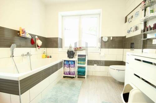 Badezimmer - 6 Zimmer Mehrfamilienhaus, Wohnhaus in Königs Wusterhausen / Wernsdorf