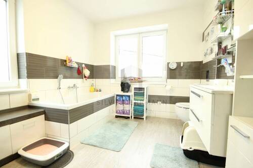 Badezimmer mit Dusche - 