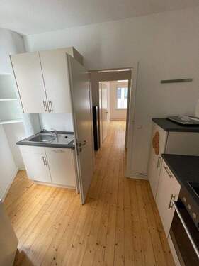 Küche 1. OG mit Blick in die angrenzenden Räume - 