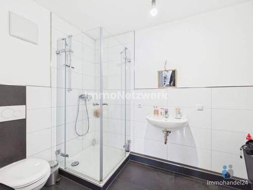Bad mit Dusche & Wanne - 