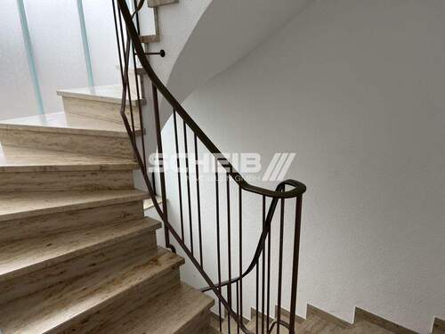Treppe ins Obergeschoss - 
