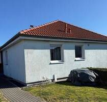 Modernes Wohnen auf einer Ebene: lichtdurchfluteter Bungalow auf sonnigem Eckgrundstück! - Flieden