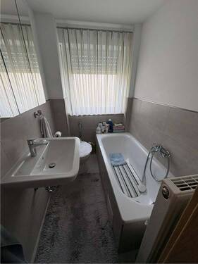 H 556 EG Badezimmer.jpg - 