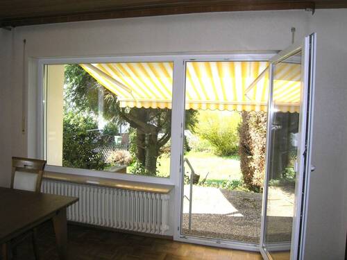 Esszimmer mit Zugang zur Terrasse - 