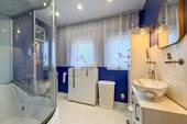 Bad mit Wannendusche - 