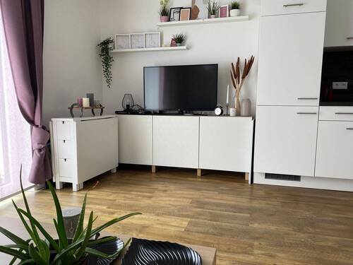 Wohnbereich mit TV-Anschluss - Etagenwohnung mit 49,40 m&sup2; in Rottenburg an der Laaber zur Miete