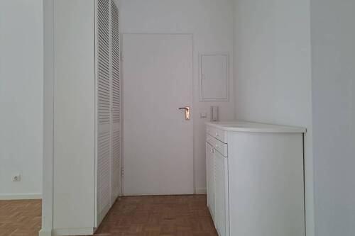 Diele - 3 Zimmer Etagenwohnung zum Kaufen in Essen