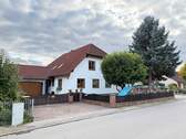 Ansicht - Großzügiges Zweifamilienhaus mit Traumgarten und Doppelgarage in NeuburgHeinrichsheim