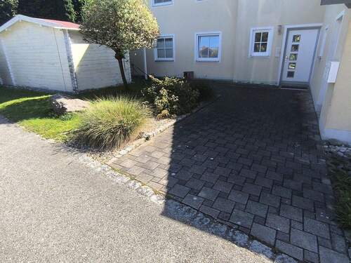 Hauszugang - 4 Zimmer Etagenwohnung zum Kaufen in Söchtenau