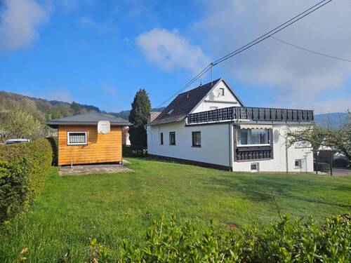 Einfamiliehaus mit separater DG Wohnung - 