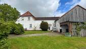 Seitenansicht mit Carport - 