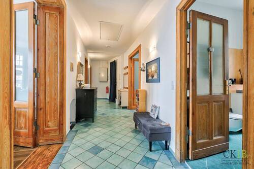 der zentrale Altbauflur II - 6 Zimmer Etagenwohnung in Berlin