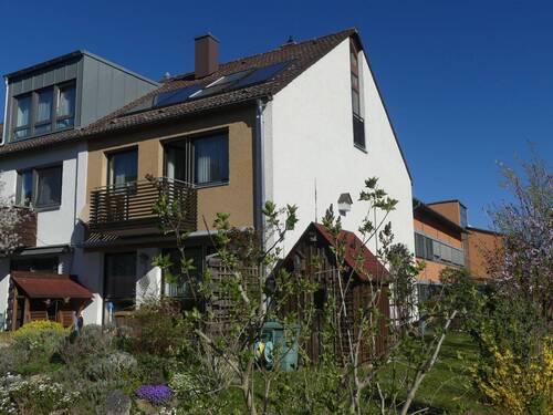 Bild 1 - Wohnen in Bestlage! Schönes Reiheneckhaus mit Garage und großem Garten!