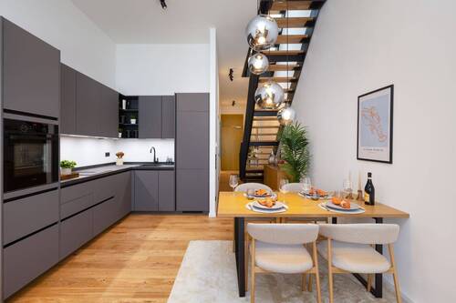 offener Wohn- und Essbereich - Townhouse über zwei Etagen mit Rooftop-Terrasse direkt am grünen Lechufer