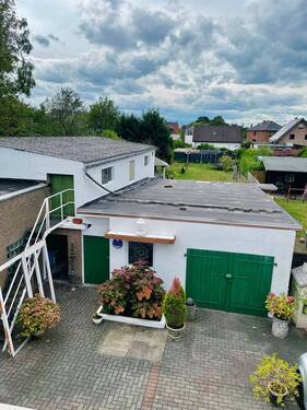 Ansicht_Hof_u_Garten_von_Dachterasse.jpg - 7 Zimmer Mehrfamilienhaus, Wohnhaus zum Kaufen in Moers