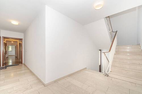 Wohnungseingang - 4 Zimmer Etagenwohnung in München