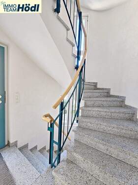 Treppenhaus - 3 Zimmer Etagenwohnung zum Kaufen in Pfullingen