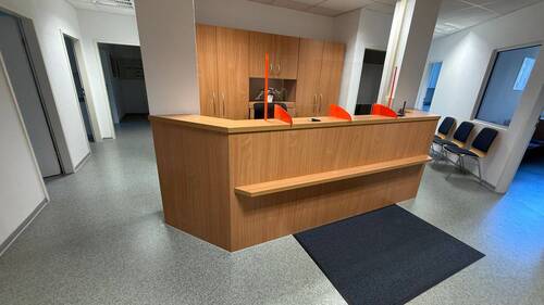 IMG_8067 - TOP Lage - Möbelierte Praxis im 1.OG mit Lift - flexibel nutzbar - und vieles mehr !