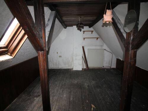 Studio im Dachgeschoss von der Eingangstüre aus - 