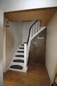 Im Eingangsbereich, die Treppe ins Obergeschoss - 5 Zimmer Mehrfamilienhaus, Wohnhaus zum Kaufen in Kamp-Lintfort