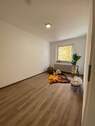 Wohnzimmer - Etagenwohnung mit 71,20 m² in Königsbrunn zum Kaufen