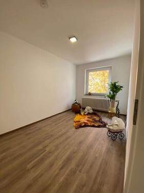 Wohnzimmer - Etagenwohnung mit 71,20 m² in Königsbrunn zum Kaufen