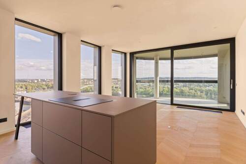 Blick von der Küche auf die Loggia - 3 Zimmer Etagenwohnung in Frankfurt am Main