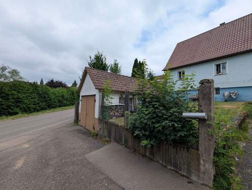 Garagen- und Hausansicht - 