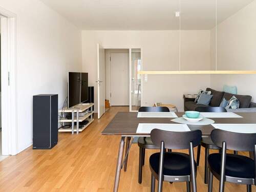 Helles Wohnzimmer - 2 Zimmer Etagenwohnung in Hamburg