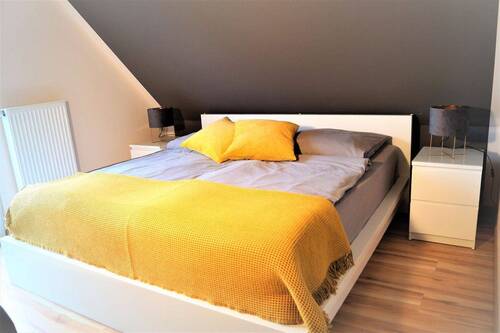 Schlafzimmer rechts - 