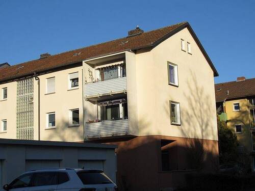 Ansicht vom Wohnhaus die Wohnung liegt im ersten O - Sehr schöne 4 - Zimmerwohnung mit Balkon und Stellplatz im Musikerviertel von Schweinfurt