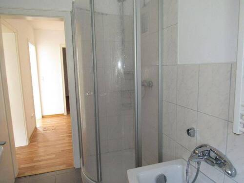 Badezimmer Bild 2 - Etagenwohnung mit 85,00 m&sup2; in Schweinfurt zur Miete