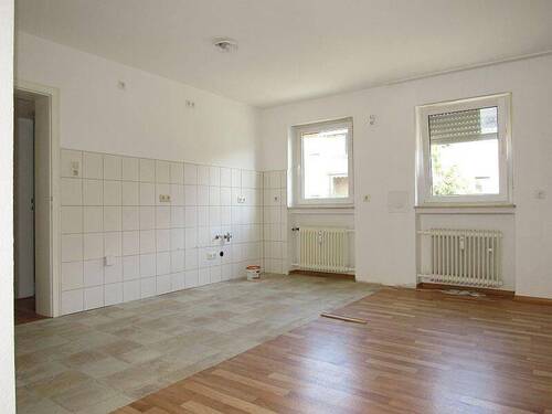 offene Küche mit Essbereich und Wohnzimmer - 