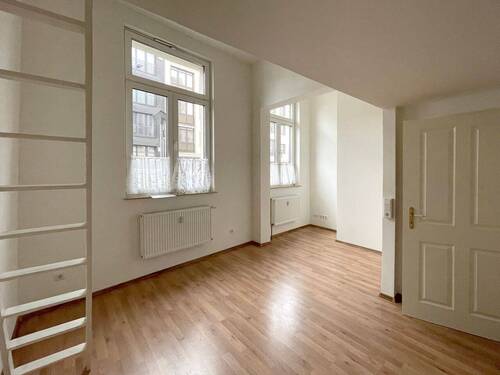 EG re Blick aus der Kochnische - 1 Zimmer Mehrfamilienhaus, Wohnhaus zum Kaufen in Bremen