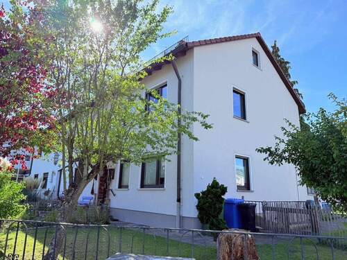 HERZLICH WILLKOMMEN - Charmantes Zweifamilienhaus in Rückersdorf – solide vermietet und top gepflegt