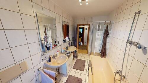 EG Bad.jpg - Mehrfamilienhaus, Wohnhaus in Otterfing