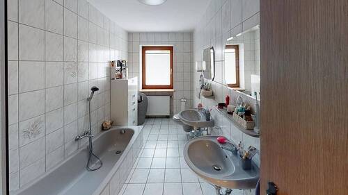 EG Bad.jpg - Mehrfamilienhaus, Wohnhaus mit 250,00 m² in Otterfing zum Kaufen