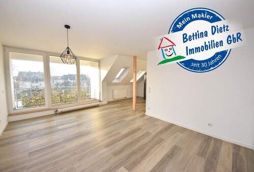 Wohn- und Essbereich - DIETZ: Einzugsbereite 3-Zimmer-Wohnung mit neuer Einbauküche, Balkon, modernem Bad und Gäste-WC!