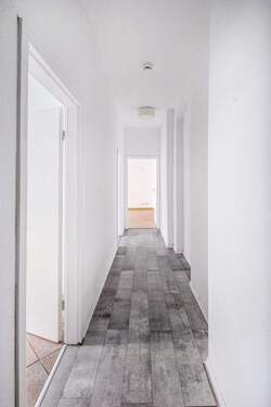 Flur - Etagenwohnung mit 65,00 m&sup2; in Berlin-Prenzlauer Berg zum Kaufen